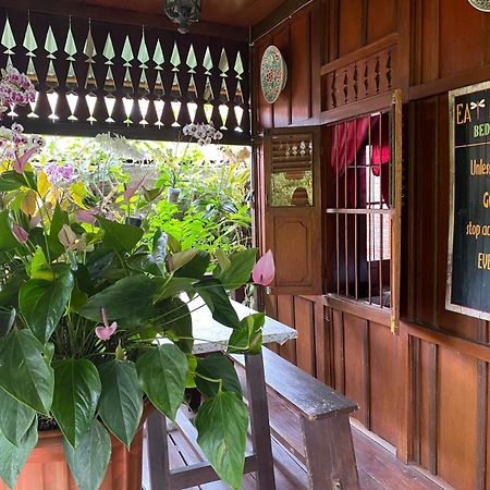 Rumah Kayu Sulawesi Antique Bedugul  Luaran gambar