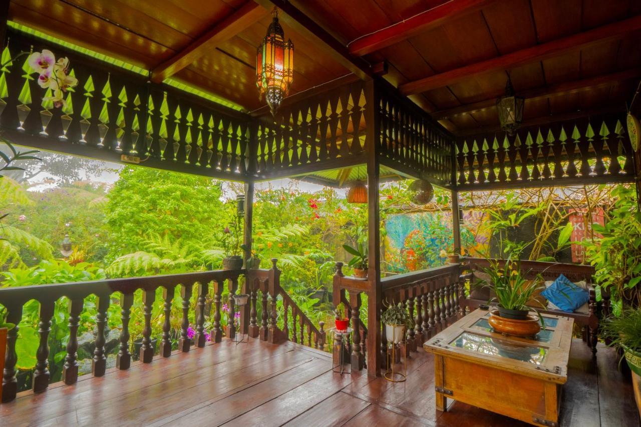 Rumah Kayu Sulawesi Antique Bedugul  Luaran gambar