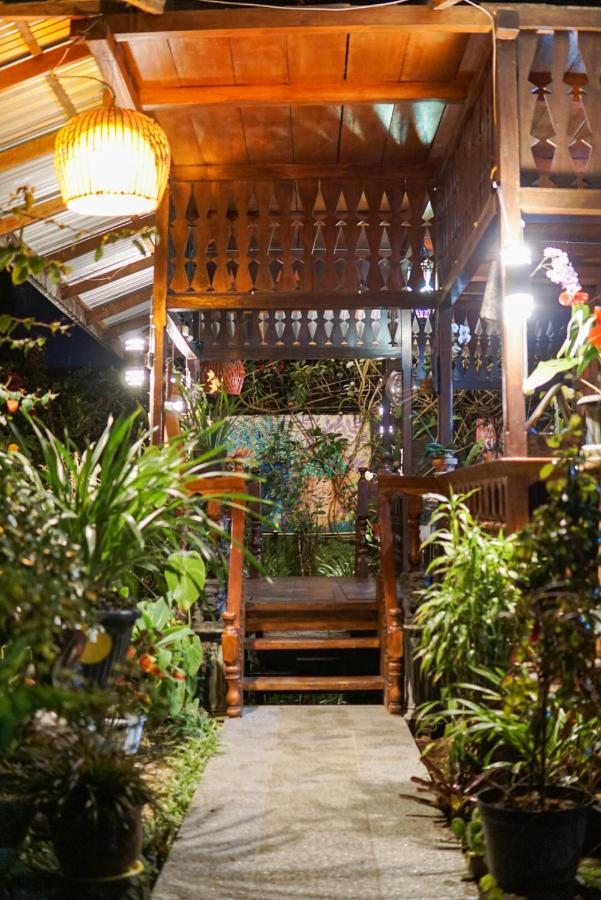 Rumah Kayu Sulawesi Antique Bedugul  Luaran gambar