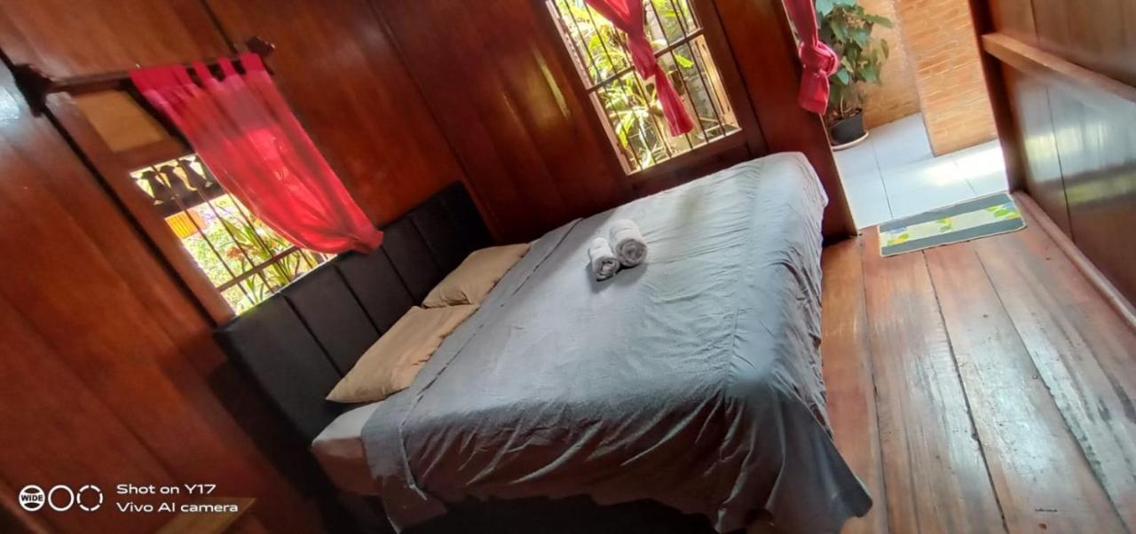 Rumah Kayu Sulawesi Antique Bedugul  Luaran gambar
