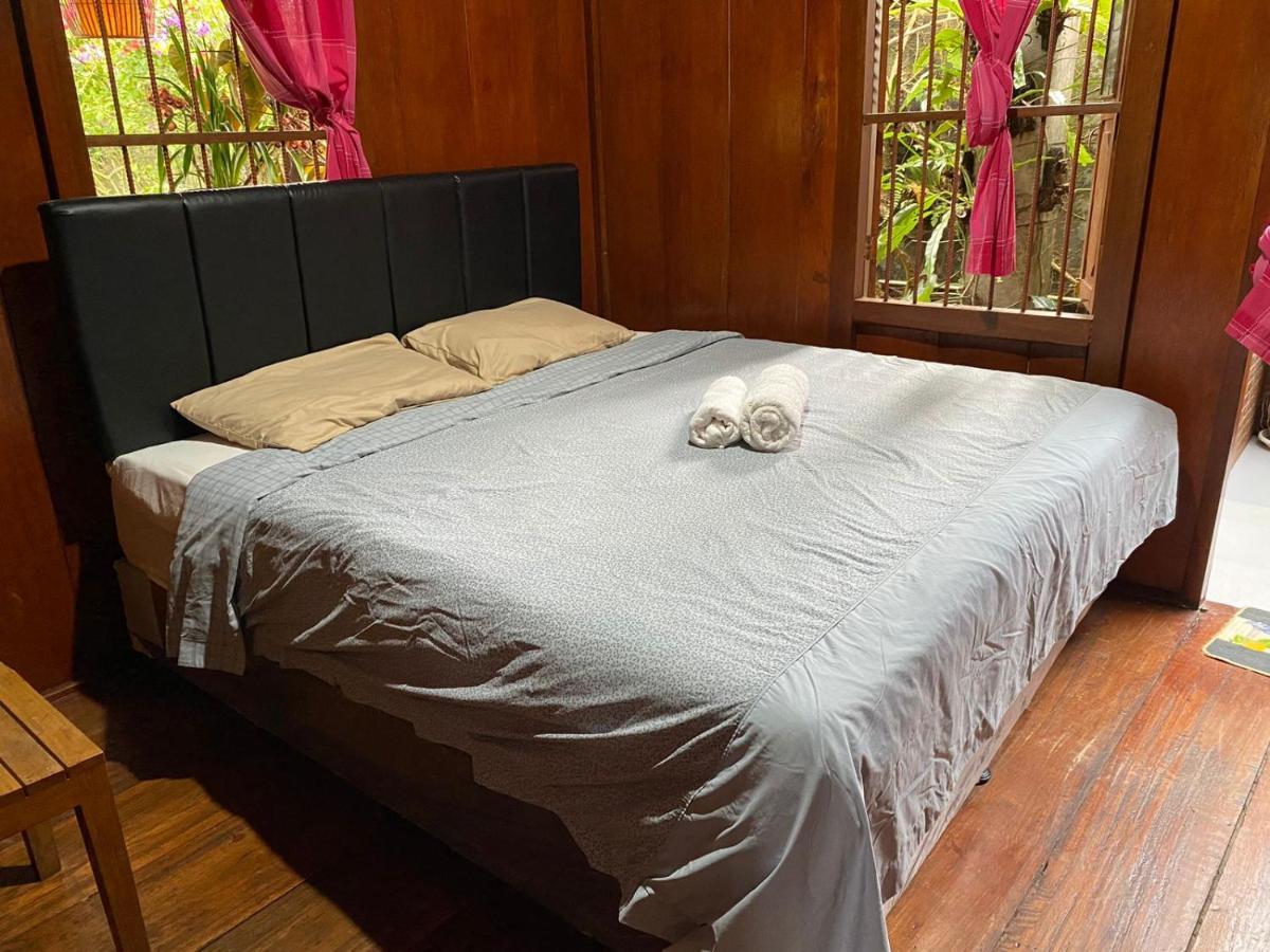 Rumah Kayu Sulawesi Antique Bedugul  Luaran gambar