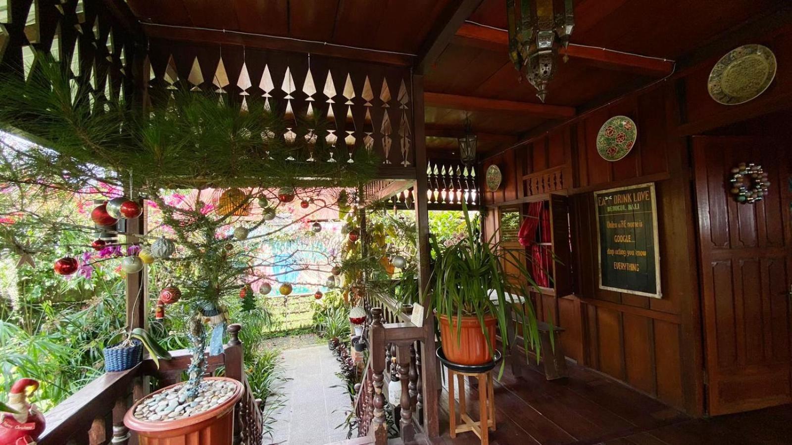 Rumah Kayu Sulawesi Antique Bedugul  Luaran gambar
