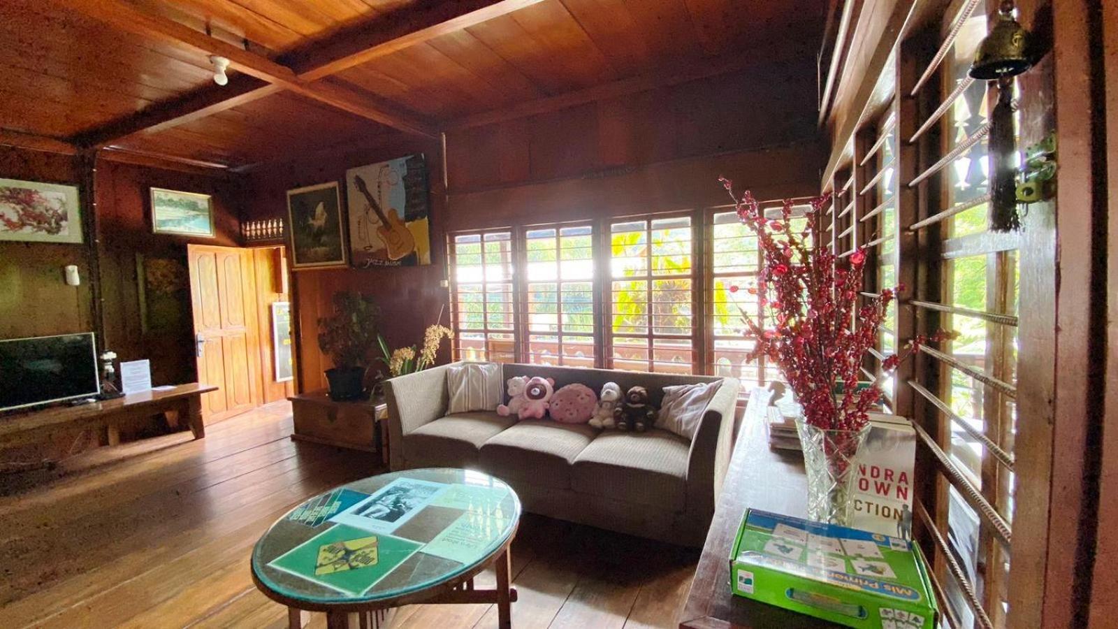 Rumah Kayu Sulawesi Antique Bedugul  Luaran gambar