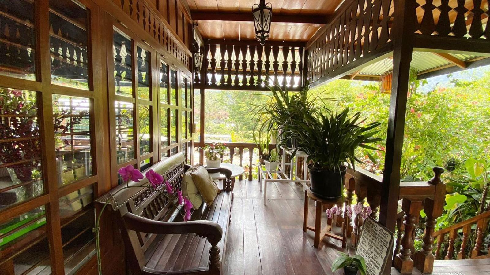 Rumah Kayu Sulawesi Antique Bedugul  Luaran gambar