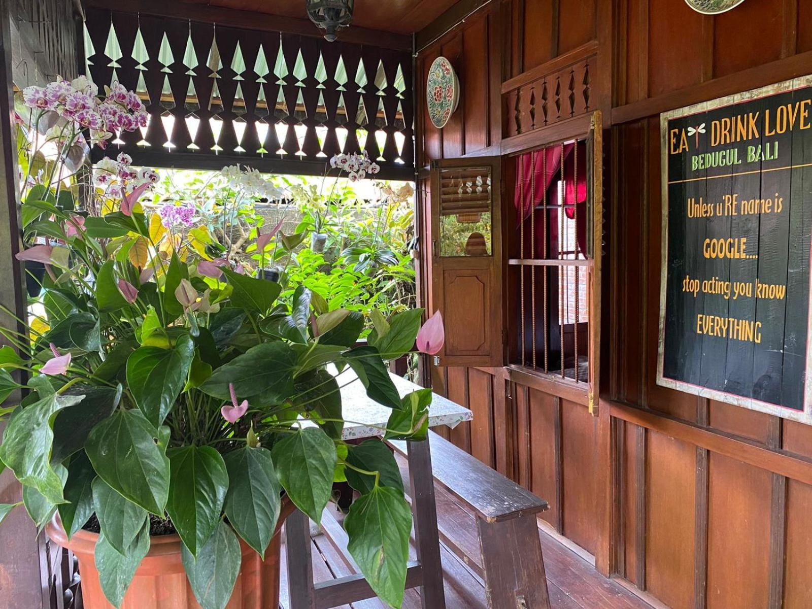 Rumah Kayu Sulawesi Antique Bedugul  Luaran gambar